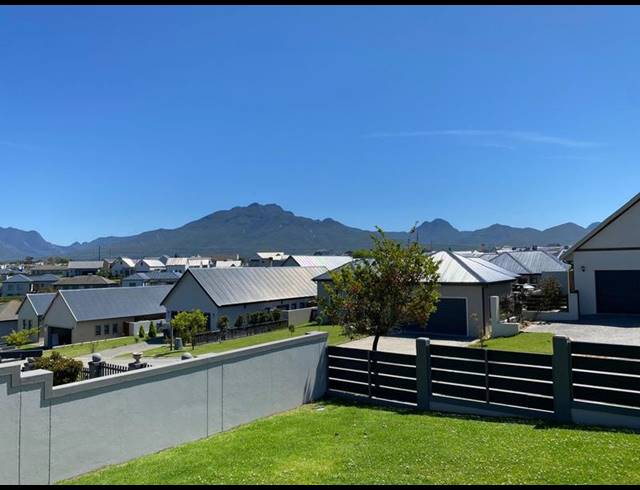 3 BEDROOM HOUSE FOR SALE IN BLUE MOUNTAIN VILLAGE